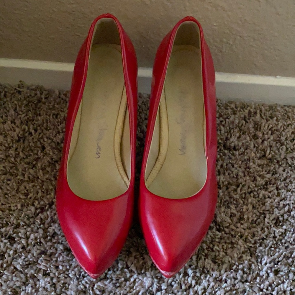 Red Jingpin pumps, size 7